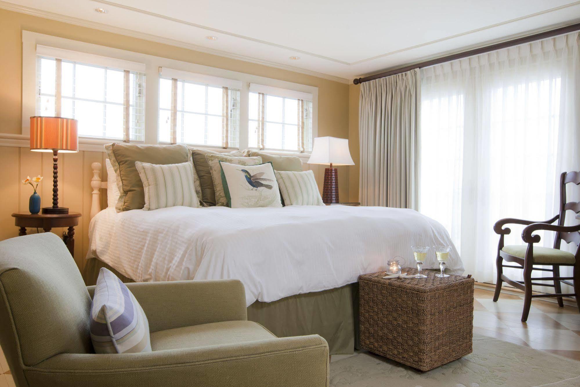 Vineyard Square Hotel And Suites 埃德加敦 外观 照片